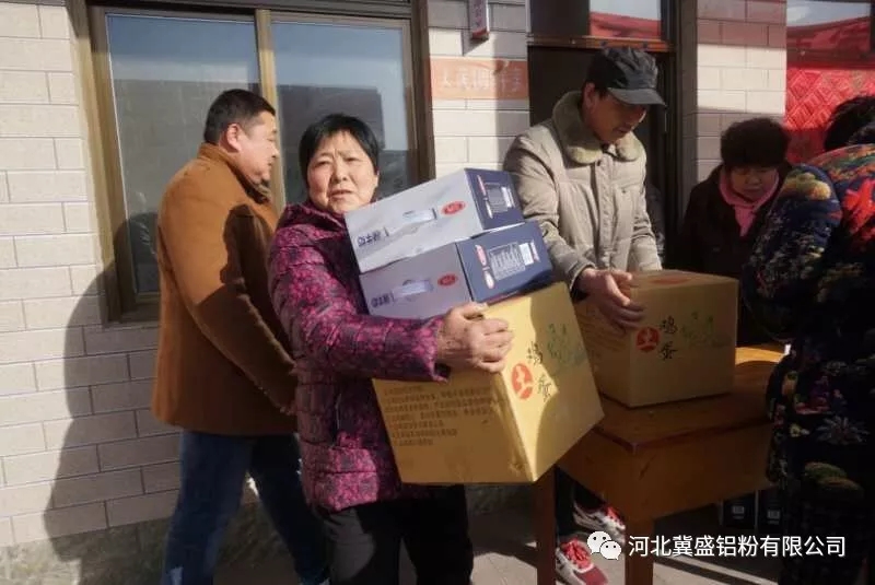 河北張立謙每年為家鄉80歲老人發放雞蛋和牛奶