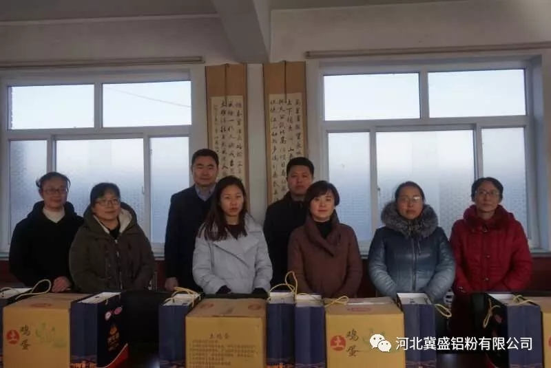 河北張立謙每年為家鄉小學老師發慰問品
