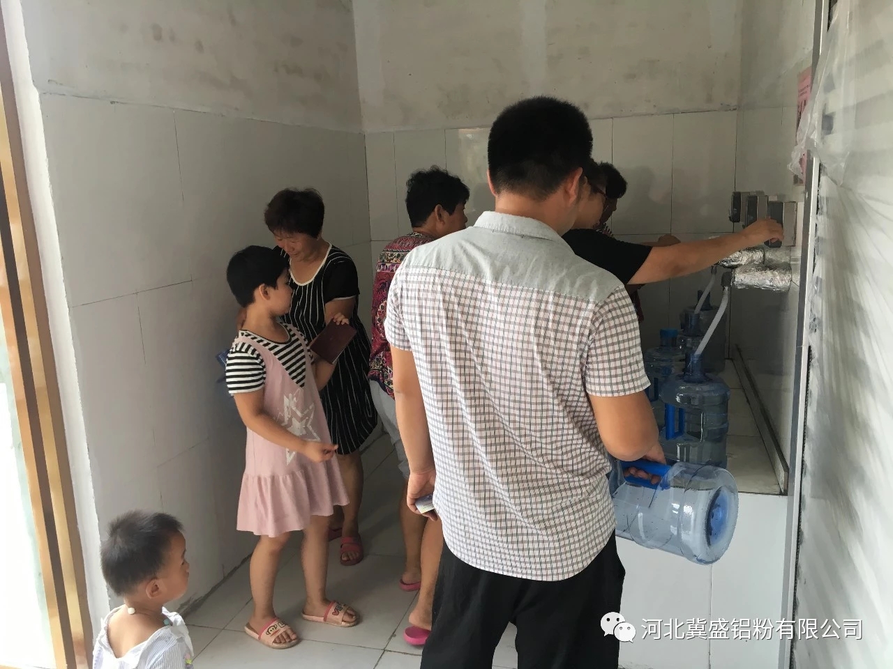 河北張立謙為家鄉捐建純凈水屋，村民免費用水 